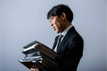 「今日から責任者ね！」入社直後に無理やり管理職にされた男性…私は騙されたんです