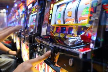 パチンコも堂々としてOK！？生活保護、使い方って自由なの？