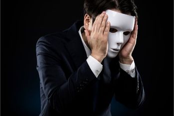 交通事故で首に重傷。必死に出勤したのに先輩から衝撃の一言が…