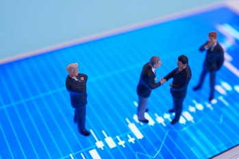 ミニ株（単元未満株）取引に便利なLINE証券とSBI証券を比較！