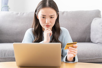 ブラックリストに載ってクレジットカードが使用不可に⁉さらに携帯電話の契約ができなくなるかも…と不安な日々