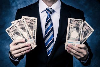 夏のボーナスの使い道、3位ローン返済、2位生活費の補填、1位は？