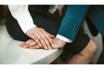 婚約者がいない隙を狙って...誠実で好印象な男性上司がまさかのゲス不倫