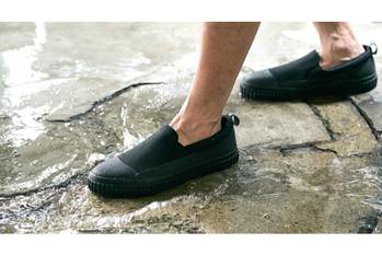 アンダー1万円！ どんな天気もOKな”晴雨兼用”スニーカーが登場