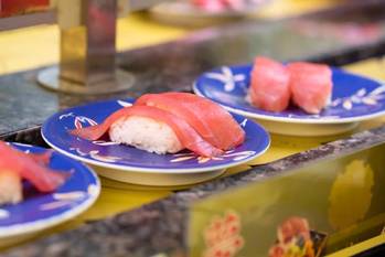 「くら寿司」が赤字！黒字の「スシロー」との違いとは...？