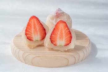 老舗和菓子店プロデュースのフルーツわらびもち専門店「まるさんかじつ」オープン