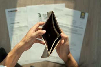 自己破産するとクレジットカードを作れないってホント？どうしても必要なら…突破口2つ