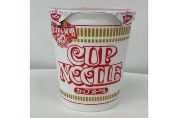 やみつき注意！カップヌードルに“国民的駄菓子”をちょい足しで絶品の味変に！