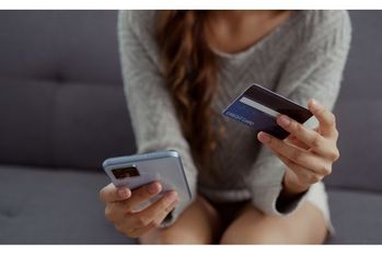 人間不信になりそう...クレジットカード不正利用の犯人はサークルの後輩だった悲しい実話