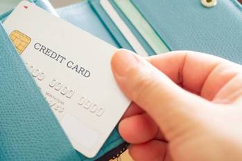 クレジットカードの持ち歩き、差し込みは時代遅れ