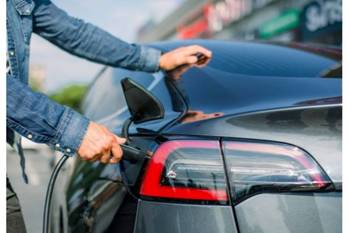 電気自動車の普及に貢献。くらしのマーケット、「EV（電気自動車）コンセント設置」カテゴリを新設