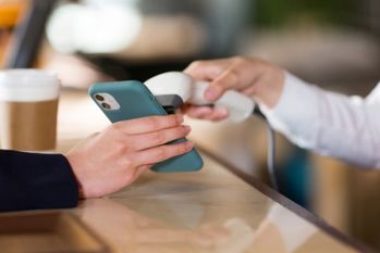 クレジットカードを持ち歩かない人は要注意！意外な4つの落とし穴