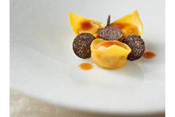 トップメゾンの最上階で味わう、美しく繊細なイタリアン【アルマーニ : リストランテ】