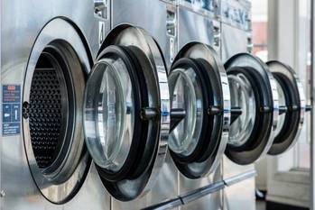 不景気なのにコインランドリーはもうかる？