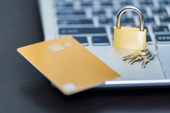 クレジットカードvsローンカード、作りやすいのはどっち？収入が低いなら…審査基準の違い