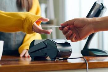 許可があってもダメ！親名義のクレカを子どもが使ったら…3つの重いペナルティ