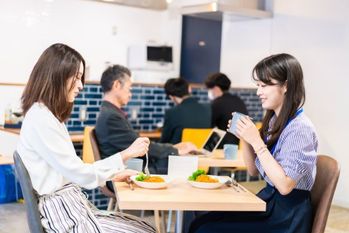 何から何までいちいちマウンティング！プライドの高い同僚にマウントを取られて「イラっ」としたこと