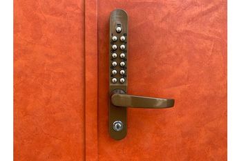 年齢をかさにして難癖をつける仕事ができない50代部長にあきれるばかり！【勘違い上司の実話】