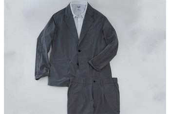 パッカブル仕様のジャケット＆パンツはゴルフ場もタウンもOK