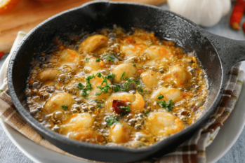 料理中アヒージョが大爆発！中身の具が全てなくなり衝撃の姿に...