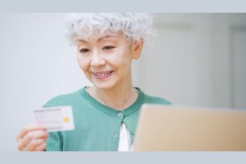 年収100万円の年金生活者がクレジットカード発行に挑戦…審査は通るのか？
