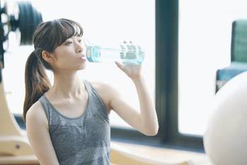 スポーツドリンクの売上が好調？ポカリ・アクエリアス人気再来のワケ