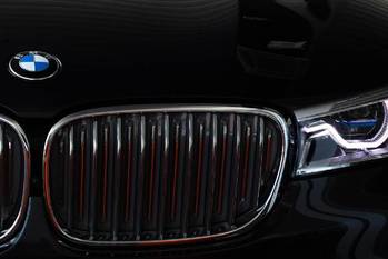 平成ノブシコブシ吉村の愛車は2000万のあの車！