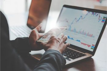 会社員と投資を両立する「サイドFIRE」がブーム？