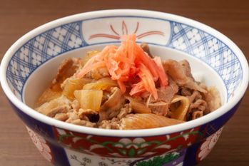 3大牛丼チェーン業績ランキング　圧倒的1位はどこ？