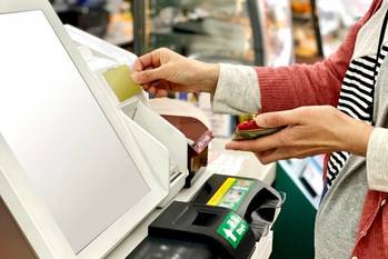 その支払い「コンビニ払い」で損していない？1.5％還元となる支払い方法を紹介