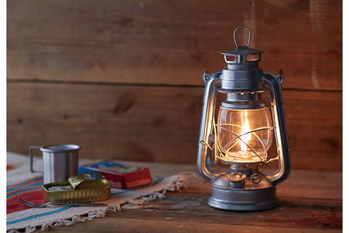 カメヤマキャンドルハウスから生火を楽しむ「オイルランタン」が発売予定！