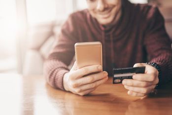 クレジットカードにスマホ保険が付いてくる？端末補償代を節約する裏ワザ