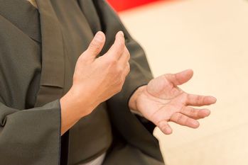 落語仲間の同級生と買った宝くじで友人がまさかの当選！1,000万円を手にした彼が豹変