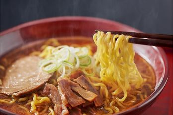 ラーメンチェーン「日高屋」VS「幸楽苑」業績を徹底比較！