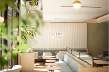 GODIVA caféより、「デザートドリンク 生ガトーショコラ」「デザートドリンク 生チーズケーキ ラズベリーソース」「デザートドリンク キャラメルスイートポテト」を9月6日（水）発売