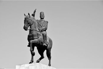 「独裁者の欲望」を強烈に刺激