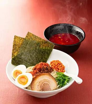 一風堂、夏の新作「辛つけ麺」が誕生、定番の「太つけ麺」と食べ比べ？