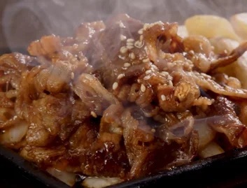 新潟初進出！「牛角焼肉食堂」1,000円ほどで熱々の焼肉定食や丼が気軽に楽しめる牛角のフードコート専門店