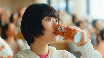 「ボスカフェイン」新TV-CM 退屈でボーッとしている神木隆之介さん、杉咲花さんに助け舟!?「起きてる?会議」篇、「起きてる?授業」篇 3月27日から全国でオンエア開始