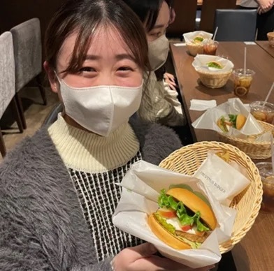 未来を創る学生考案!食べて環境保全に参加できるハンバーガー!フードロスの危機にあるリンゴ×100%植物性由来のSOYパティ。持続可能な社会を目指した【ハッピースバーガー】新発売!