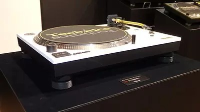 テクニクスのターンテーブル「SL-1200」シリーズ、50周年記念モデルで7色のカラバリ