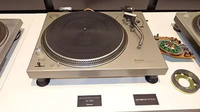 テクニクスのターンテーブル「SL-1200」シリーズ、50周年記念モデルで7色のカラバリ