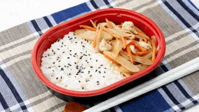 ローソンストア100、超地味な「ひじき煮」と「きんぴらごぼう」がメインの「216円」弁当