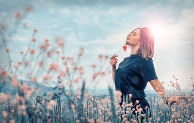 透明感がある女性の特徴は？モテる理由や透明感の出し方を解説！