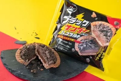 ファミマが「ブラックサンダー」とコラボ、スイーツや焼き菓子などを発売