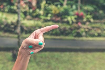 左利きの人の性格的特徴を男女別・血液型別に解説！共通する恋愛傾向は？