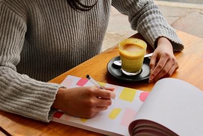 自分で考えない人の心理や特徴は？上手な接し方や対処法を解説！