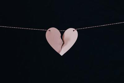 全て投げ出して逃げたいと思う原因や心理は？辛い時の対処法をご紹介！