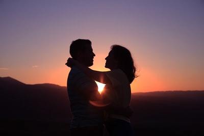 中性的な顔は異性からモテる？男女別の顔立ちの特徴をご紹介！