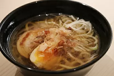 回転寿司チェーンでなぜラーメン？　元祖に聞いてみた